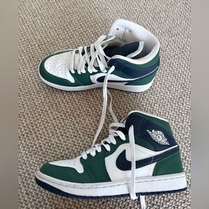 Women’s Air Jordan high tops size 6.5 excellent condition